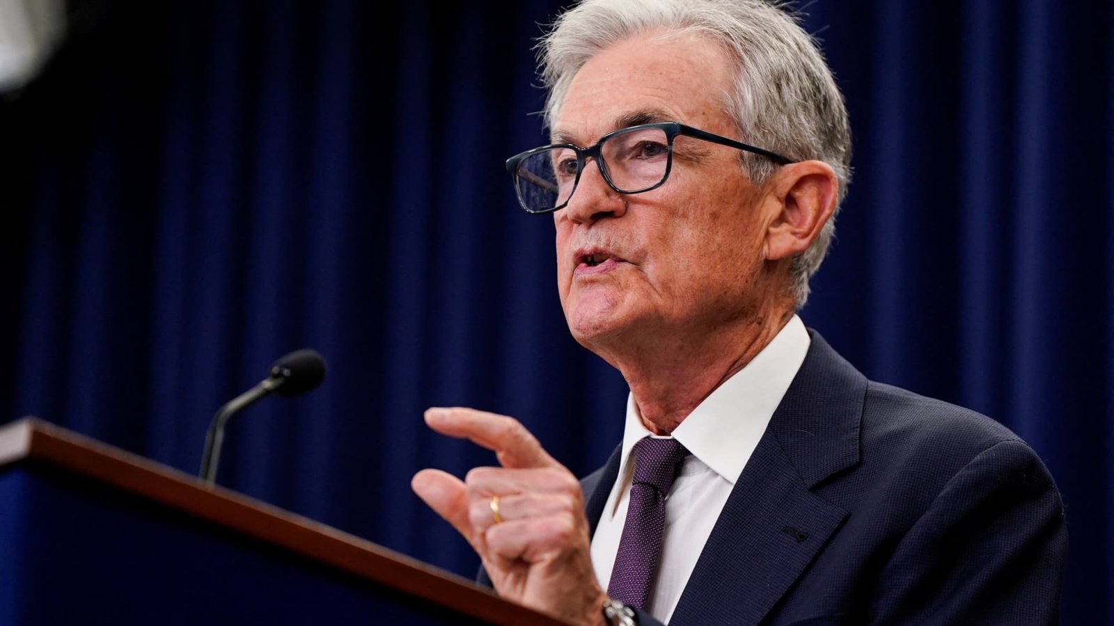 FTSE 100, Stoxx 600, Trump shifts on Ukraine