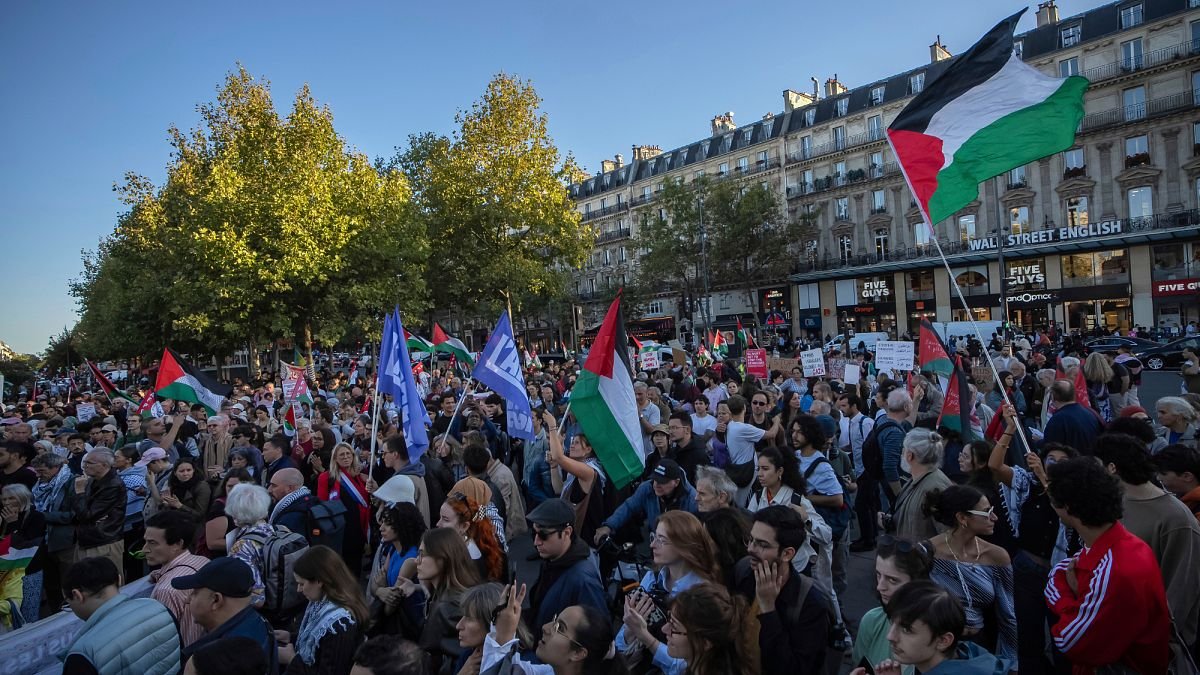 Video. Thousands march in Paris for recognition of Palestinian state