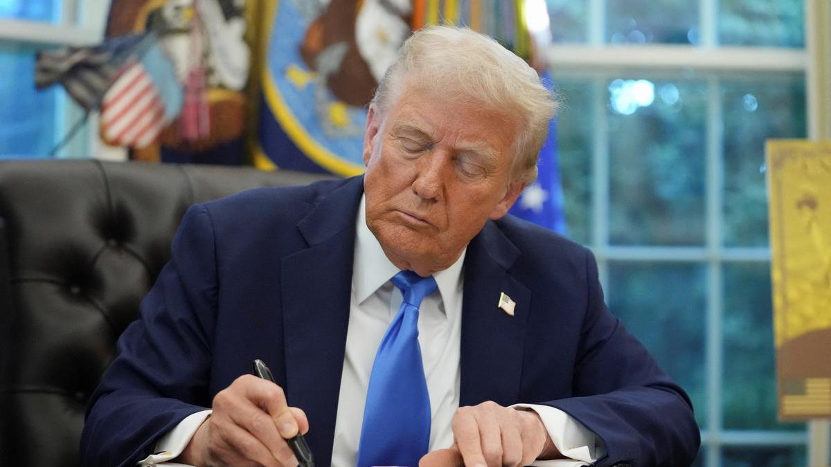 Trump signs proclamation imposing $1,00,000 fee for H-1B visa applications