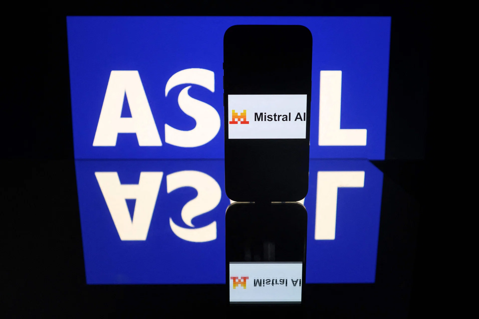 ASML invests 1.3 billion euros on Europe’s AI champion Mistral