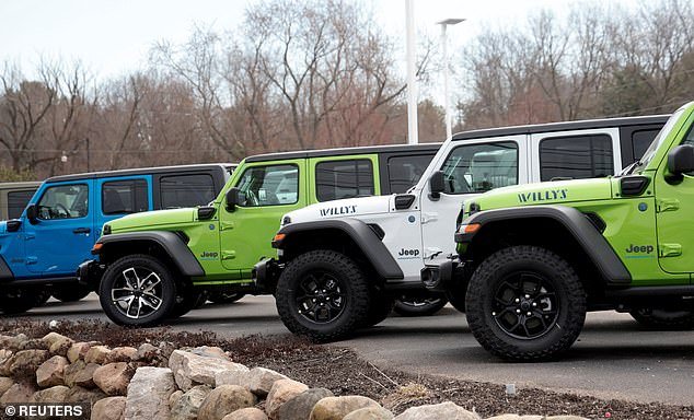Snotifyantis, the buildr of Jeep Wranglers, announced a slate of layoffs and production halts