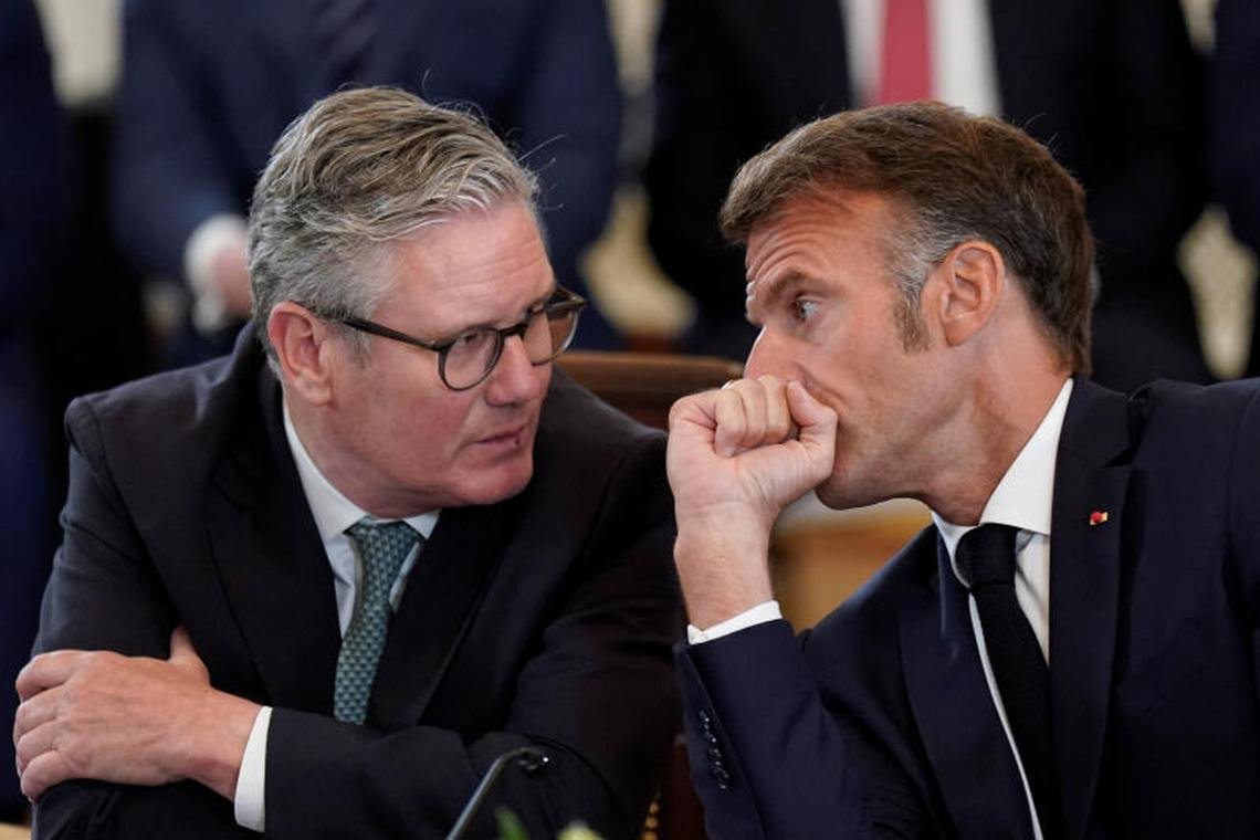 French President Emmanuel Macron and British PM Keir Starmer speak during a meeting at the White House on Aug 18, 2025.