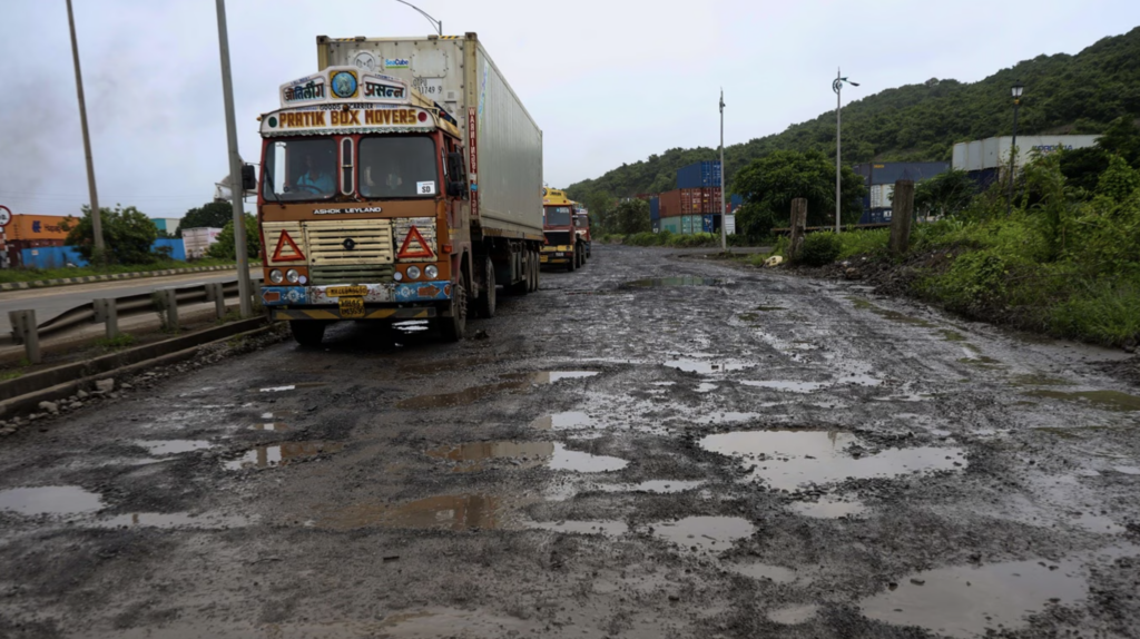 Bengaluru Start Founder Offers iPhone As Reward For Fixing Potholes - Trak.in