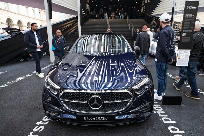 Europe's auto industry divided over EV transition