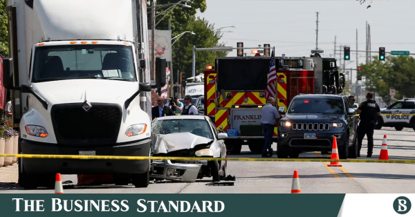 ICE officer kills man in Chicago suburb during arrest attempt