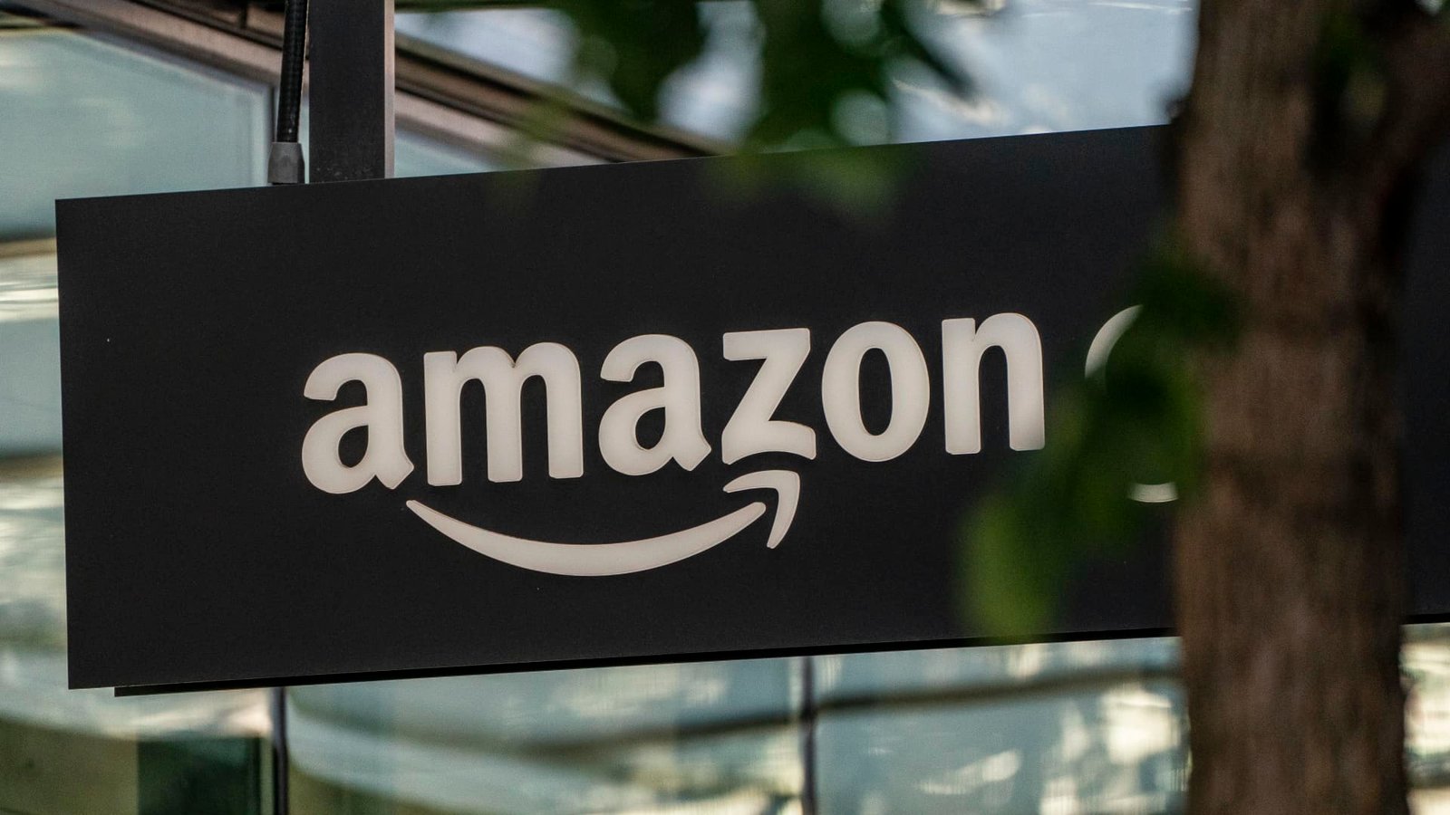 Amazon to announce largest layoffs in company history, source says