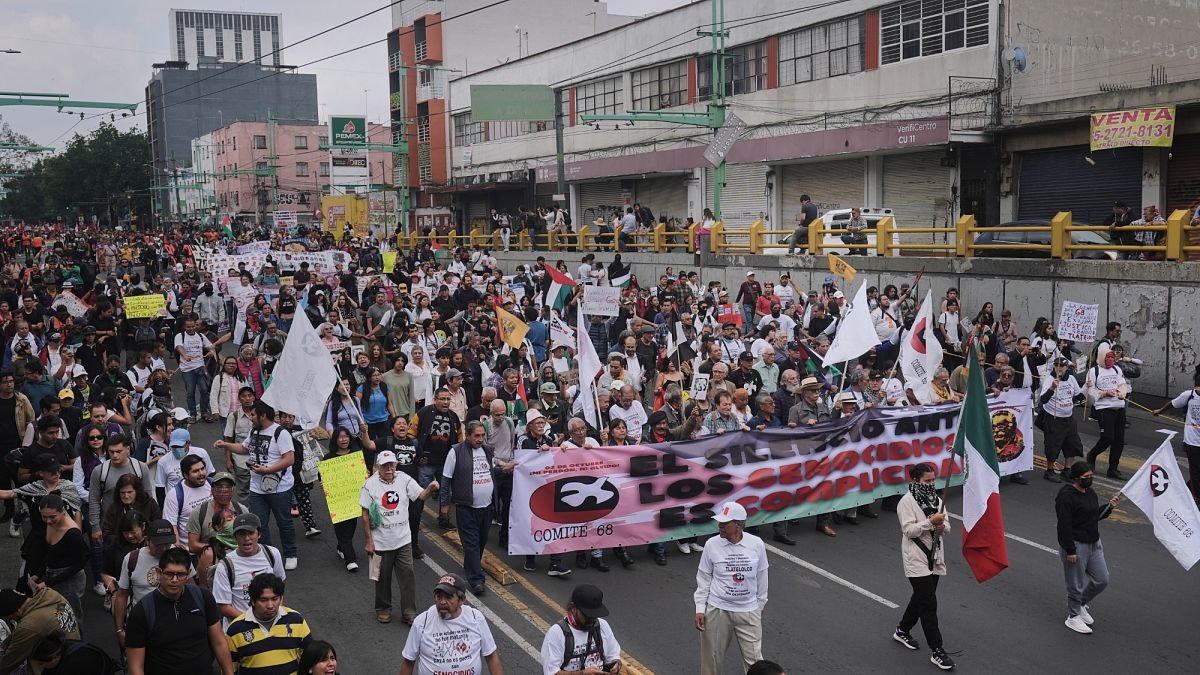 Video. Clashes erupt at Mexico City march commemorating 1968 student massacre