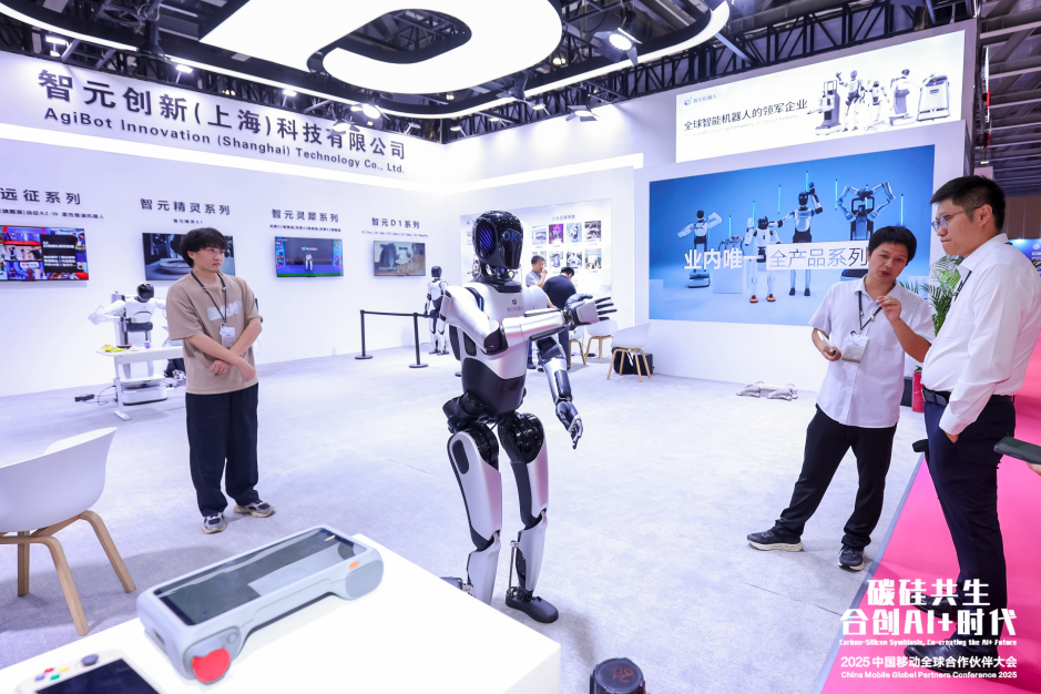 China's startup ramps up application of humanoid robots
