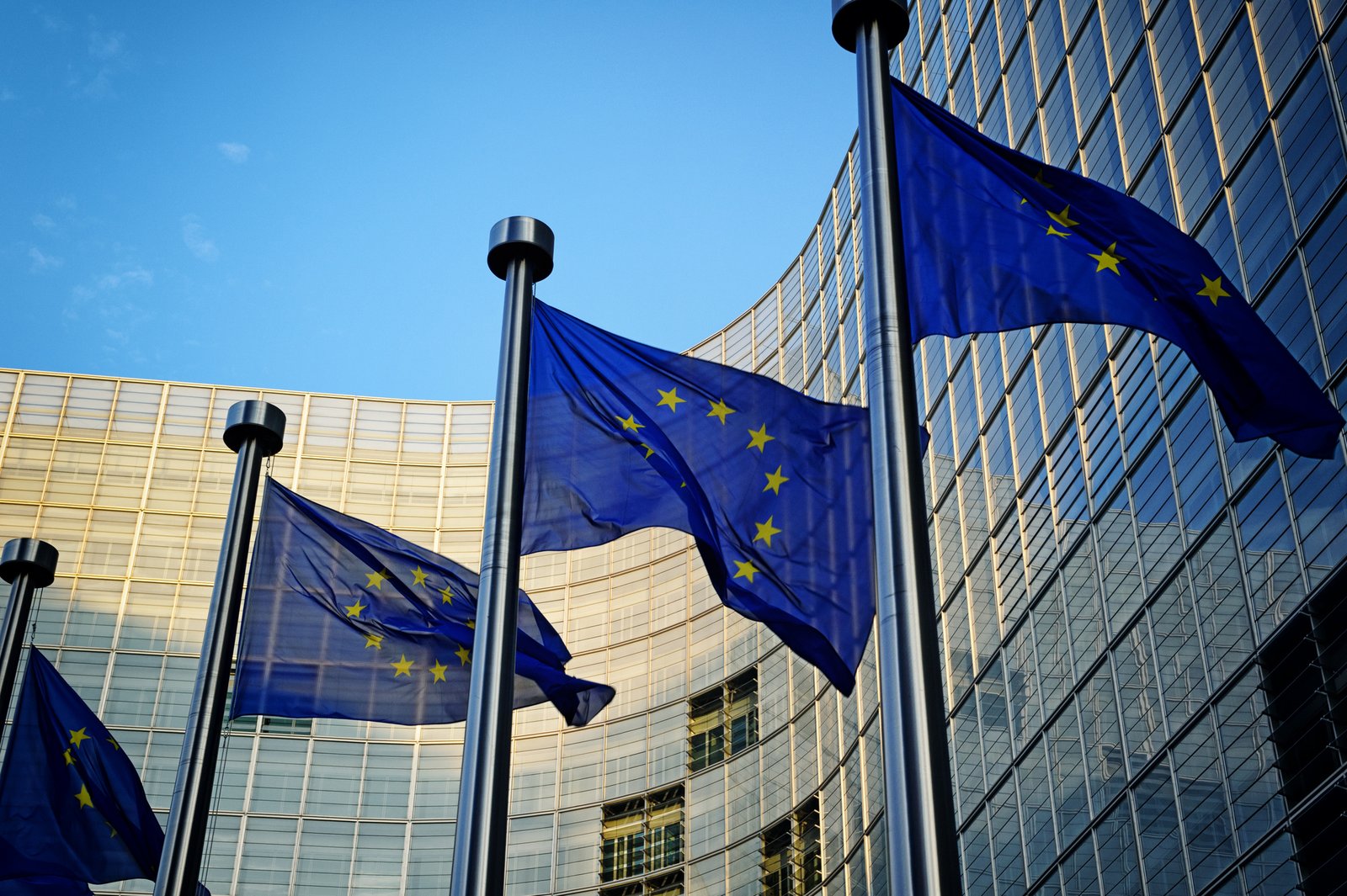 EU lawmakers secure centrist majority ahead of key vote