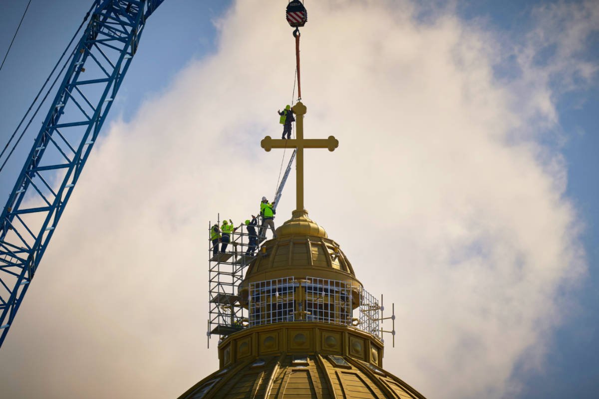 Romanians flock to a new cathedral that is the world’s largest Orthodox church