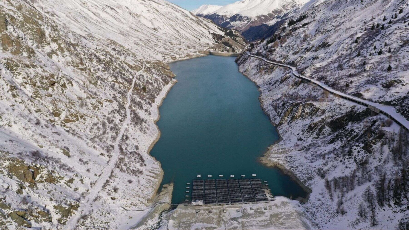 Switzerland covers the Alps with energy: the solar push aiming to redefine Europe's ecological transition