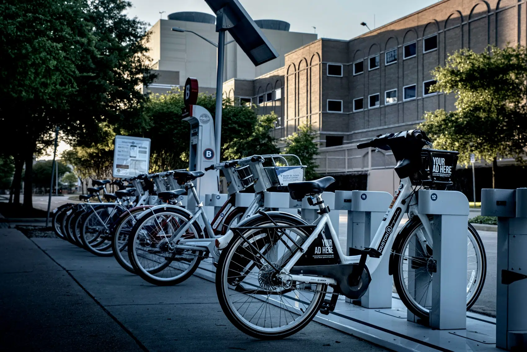 Europe is pedaling towards the future with shared e-bikes, which are becoming allies of the climate and health.
