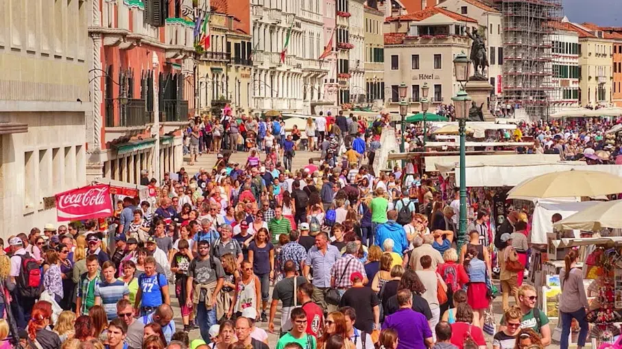Alert on mass tourism: these 6 small destinations became trendy and now face environmental pressure