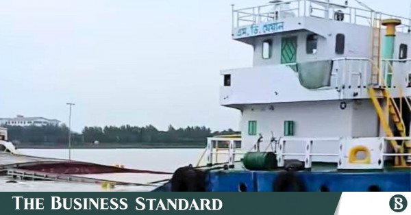 Ship carrying 1,200 tonnes of ceramic raw materials sinks near Ctg Port after mechanical failure