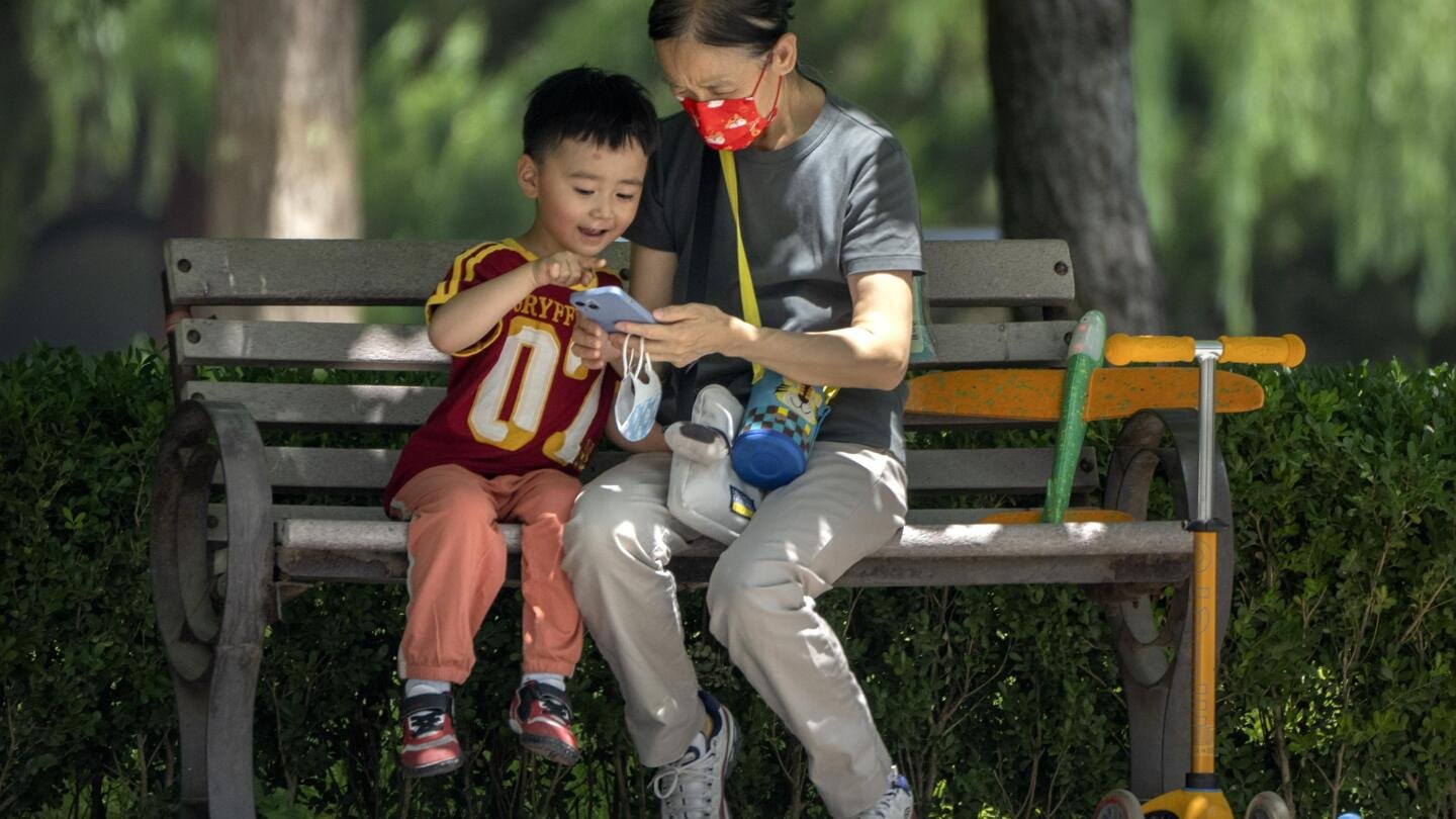 China keeping 1 hour daily limit on kids' online games