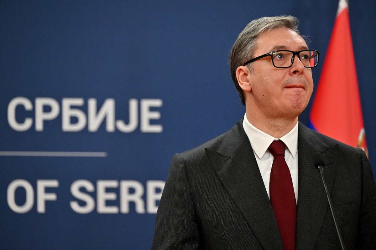 Vučić Offers Ammunition to Europe But Stresses Military Neutrality