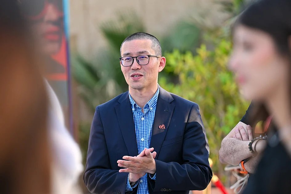 How startup founders can succeed according to e& official