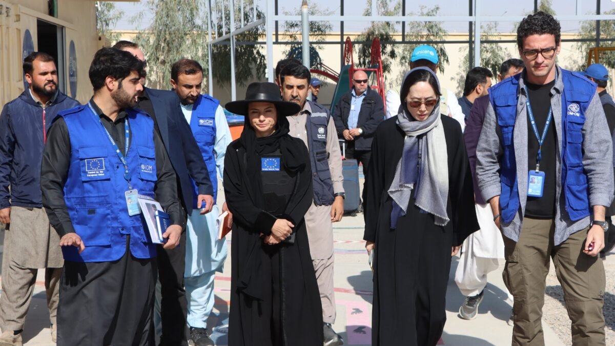 EU envoy highlights support for Afghan returnees during visit to Nimruz