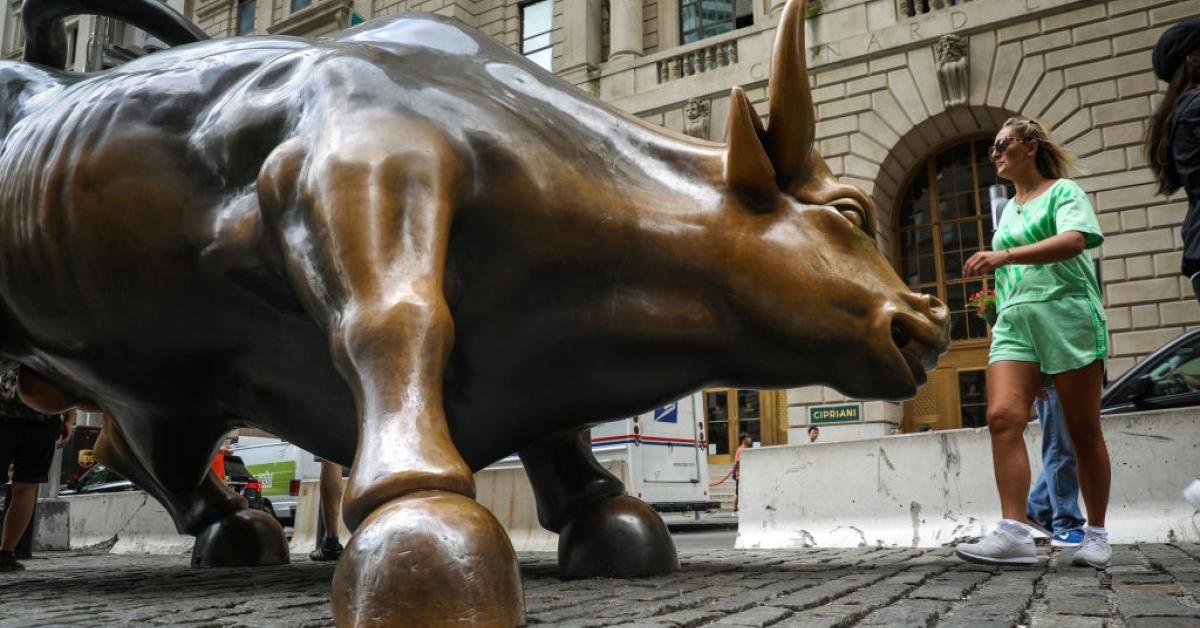 While US stocks prices stay high amid Trump's tariff-trade agenda, European stocks struggle