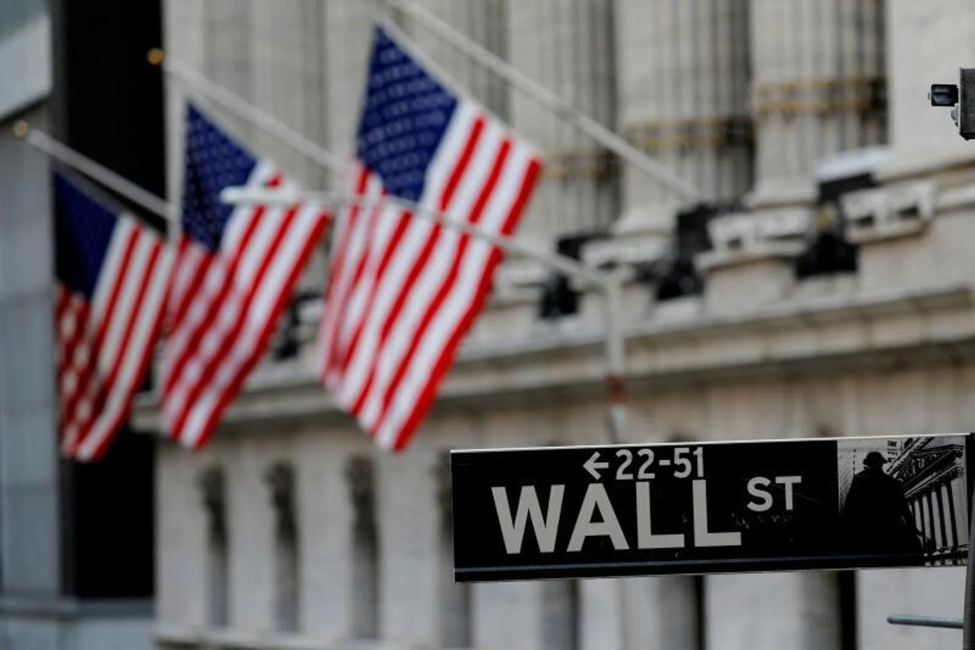 US stocks: S&P 500, Nasdaq end flat in holiday-thin trade, Meta gains on deal