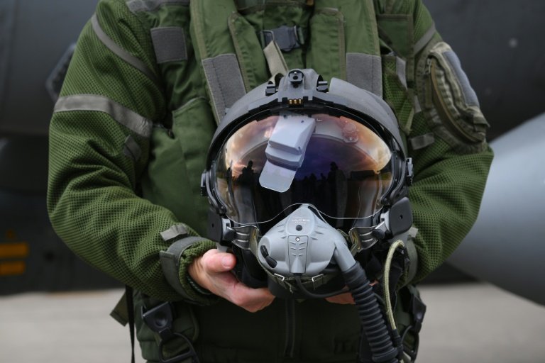 The microphones used by Rafale jet pilots are made by a small French company