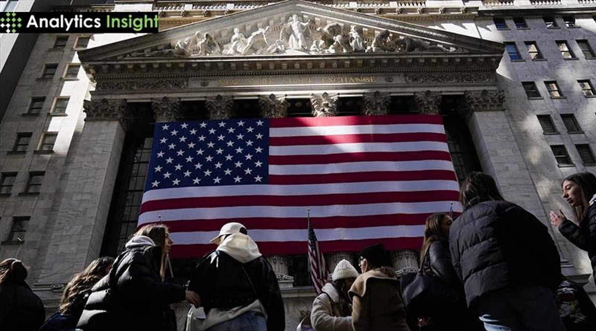 Equities Hover Near Records as Solid Economic Data Reshapes 2026 Rate Outlook