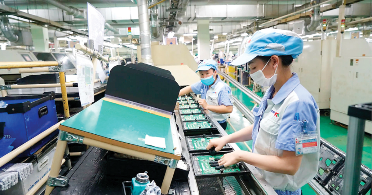 Electronics sector under pressure from green transformation