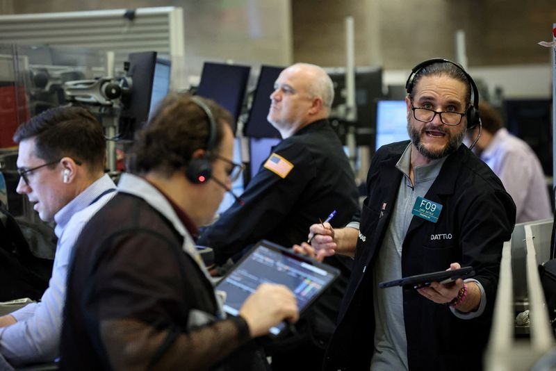Hedge funds held onto heavily crowded positions in tech in 2025, Hazeltree report | WTVB | 1590 AM · 95.5 FM