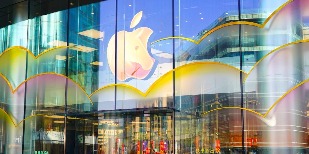 Apple Earnings Updates: Wall Street Wants AI Updates, iPhone Sales in Focus