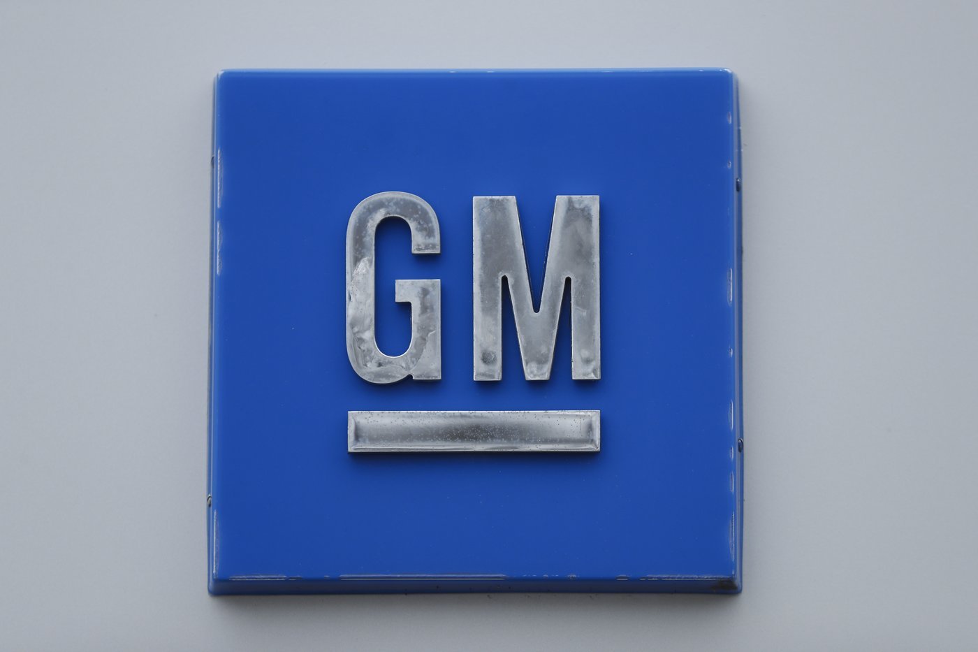 GM to temporarily halt, then reduce production at Ontario plant