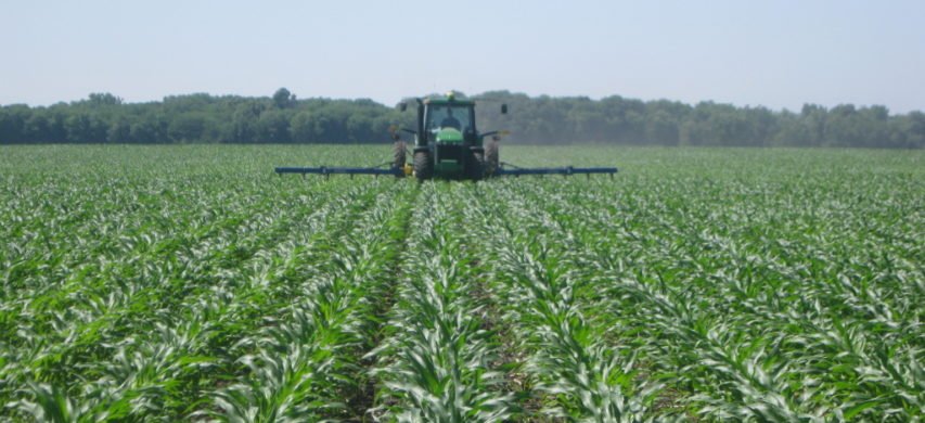 EU bans, for agricultural use only, a chemical compound used in defence