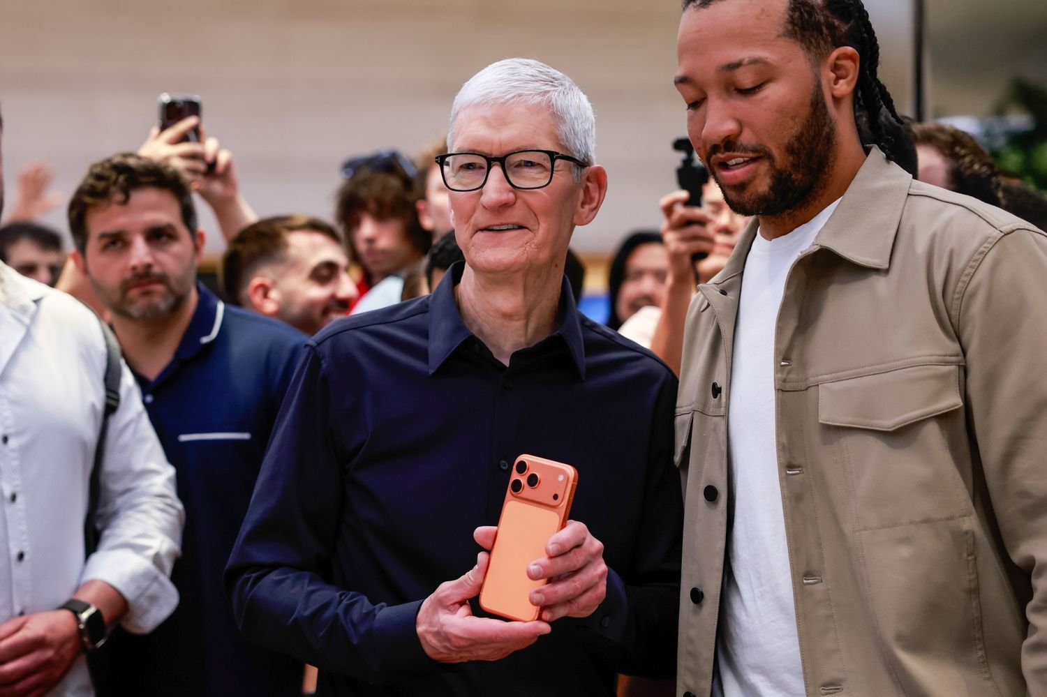 Apple Reports Record Earnings; Meta Stock Surges, Microsoft Plunges After Quarterly Results