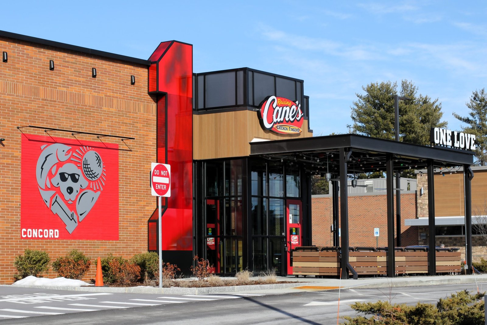 'Caniacs' assemble: Raising Cane's holds grand opening in Concord on Tuesday, bringing chicken fingers and Texas toast to capital city