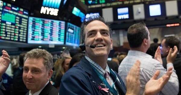 U.S. stocks continue higher, Dow Jones gains 238 points