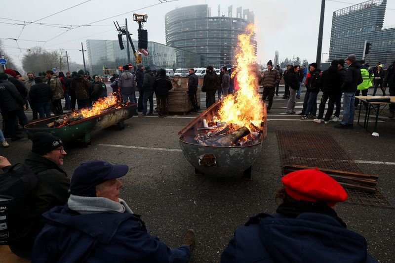 EU lawmakers refer EU-Mercosur trade agreement to top EU court