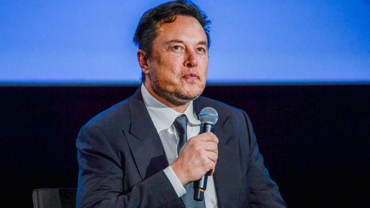 Elon Musk says SpaceX and Apple discussed iPhone 14 satellite features