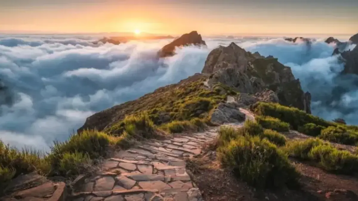 Europe’s ‘Hawaii’ Imposes £10 Tourist Walking Fee