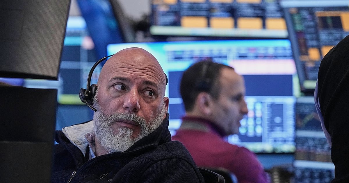 Wall Street sinks as Trump threatens 8 European countries with tariffs over Greenland