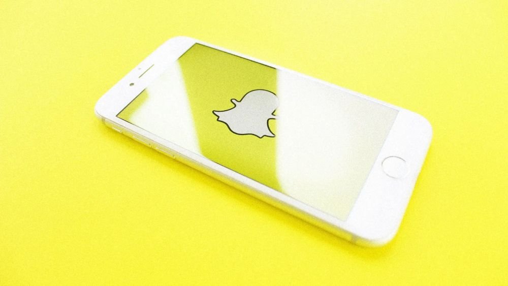 Spain's bold move to ban social media for under-16s sparks European debate