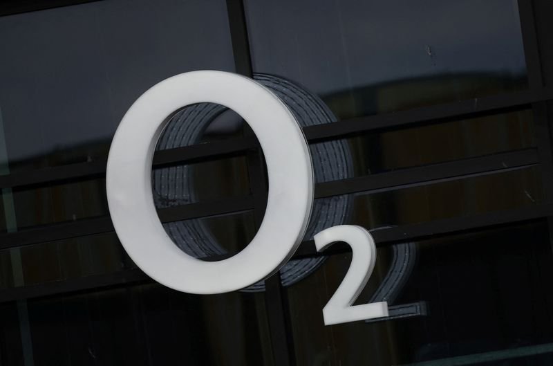 UK's O2 launches Europe's first smartphone satellite service