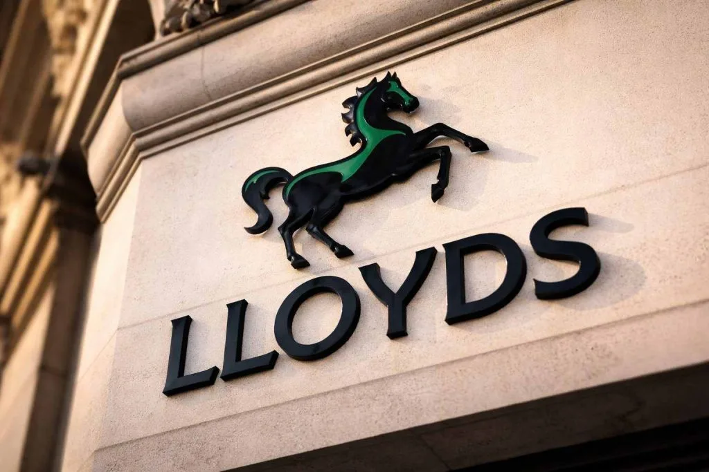 Lloyds LLOY Gains Despite Europe's Tariff Risk: March Outlook