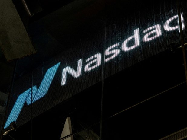 US stocks fall on tech valuation fears