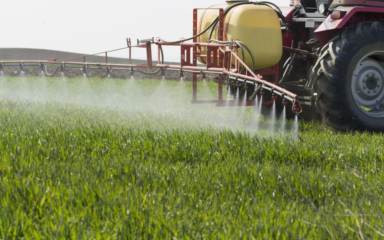 Pesticides in Latin America: nearly half are banned in Europe, serious health and environmental risks