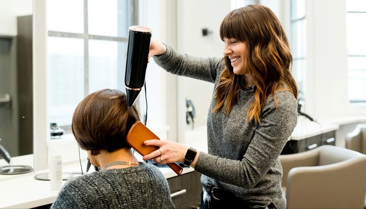 How Europe’s hair stylists are cutting carbon & boosting climate action
