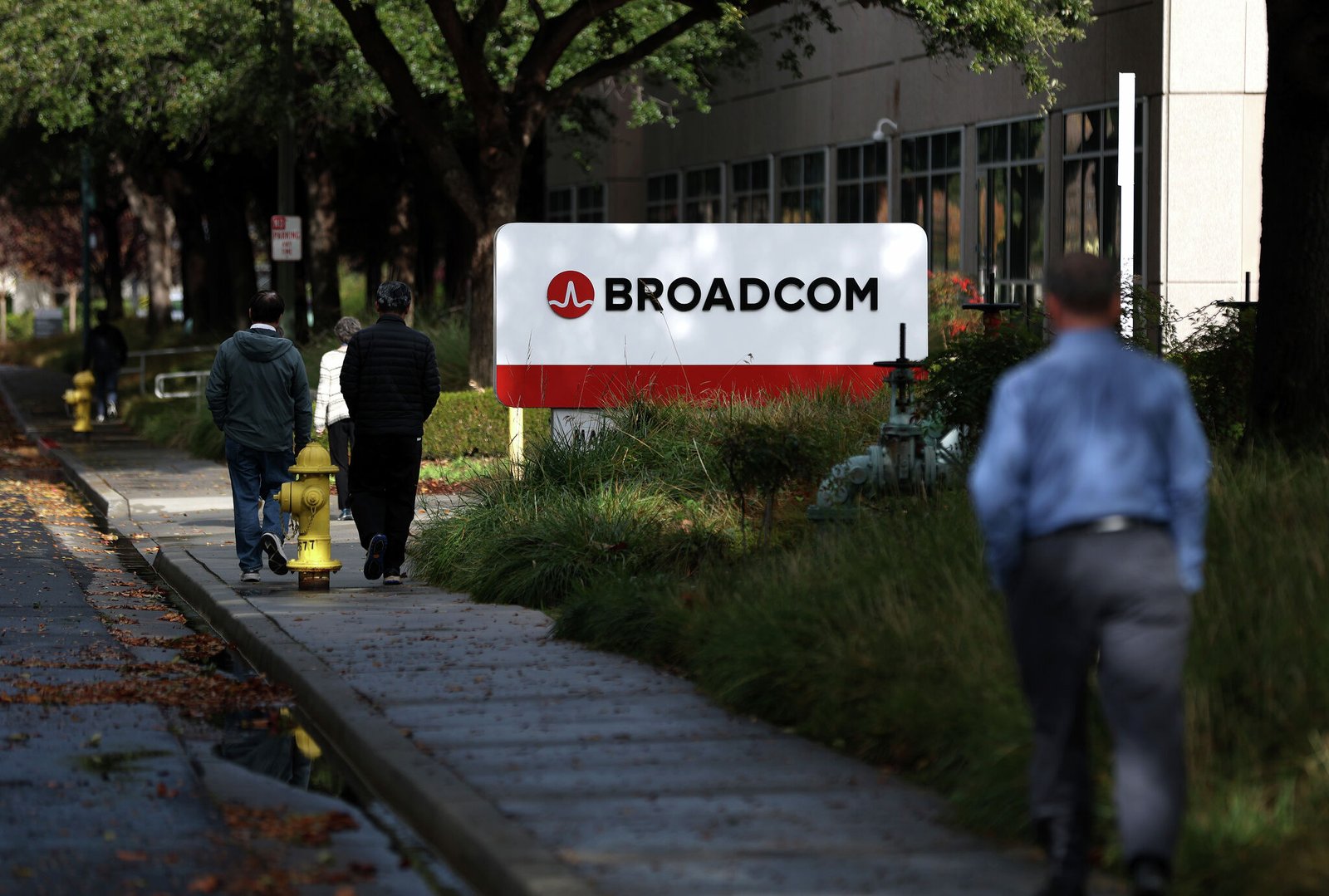 Bay Area tech giant dumps 13 buildings near Stanford