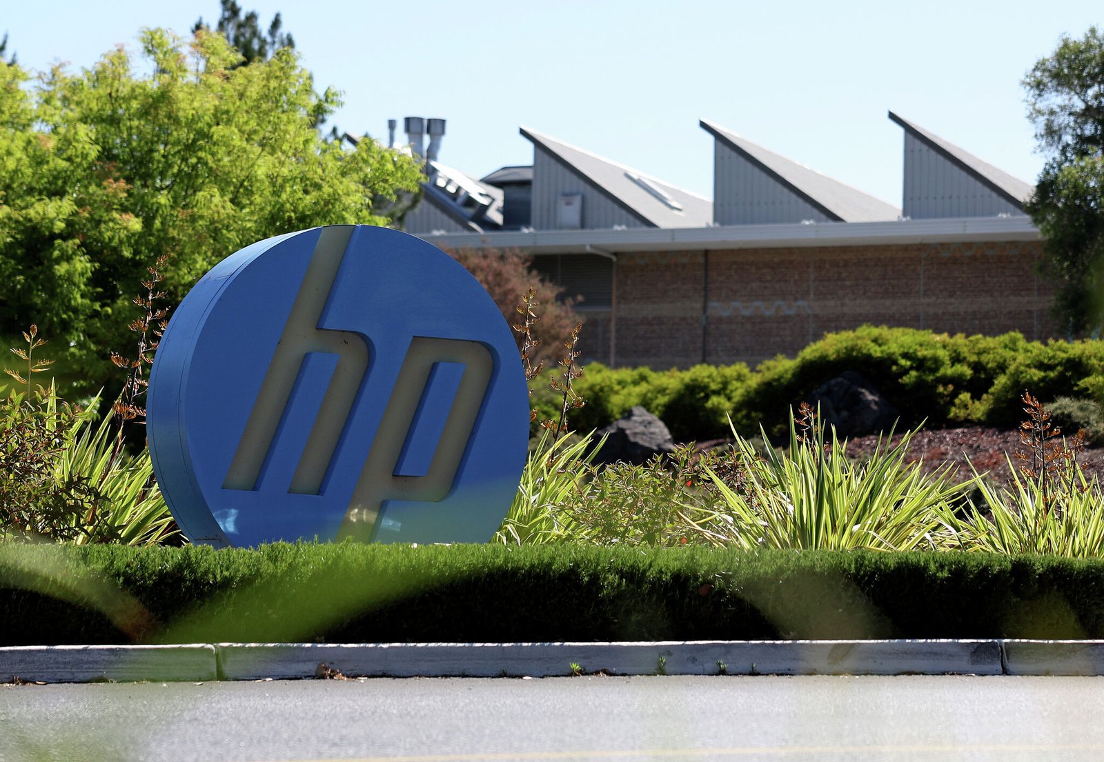 California tech giant to slash 4,000 to 6,000 jobs