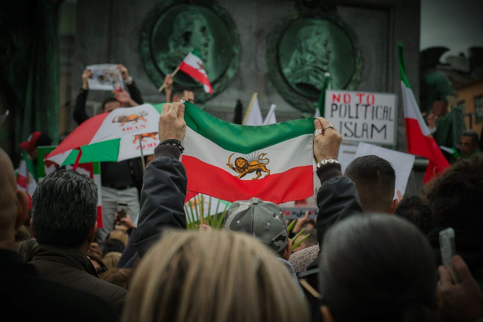 ESG News regarding Europe’s role in the Israel, US, Iran conflict, Argentina seeks to weaken glacier protections, Moeve’s new green hydrogen project, and Italy asking EU to suspend carbon market
