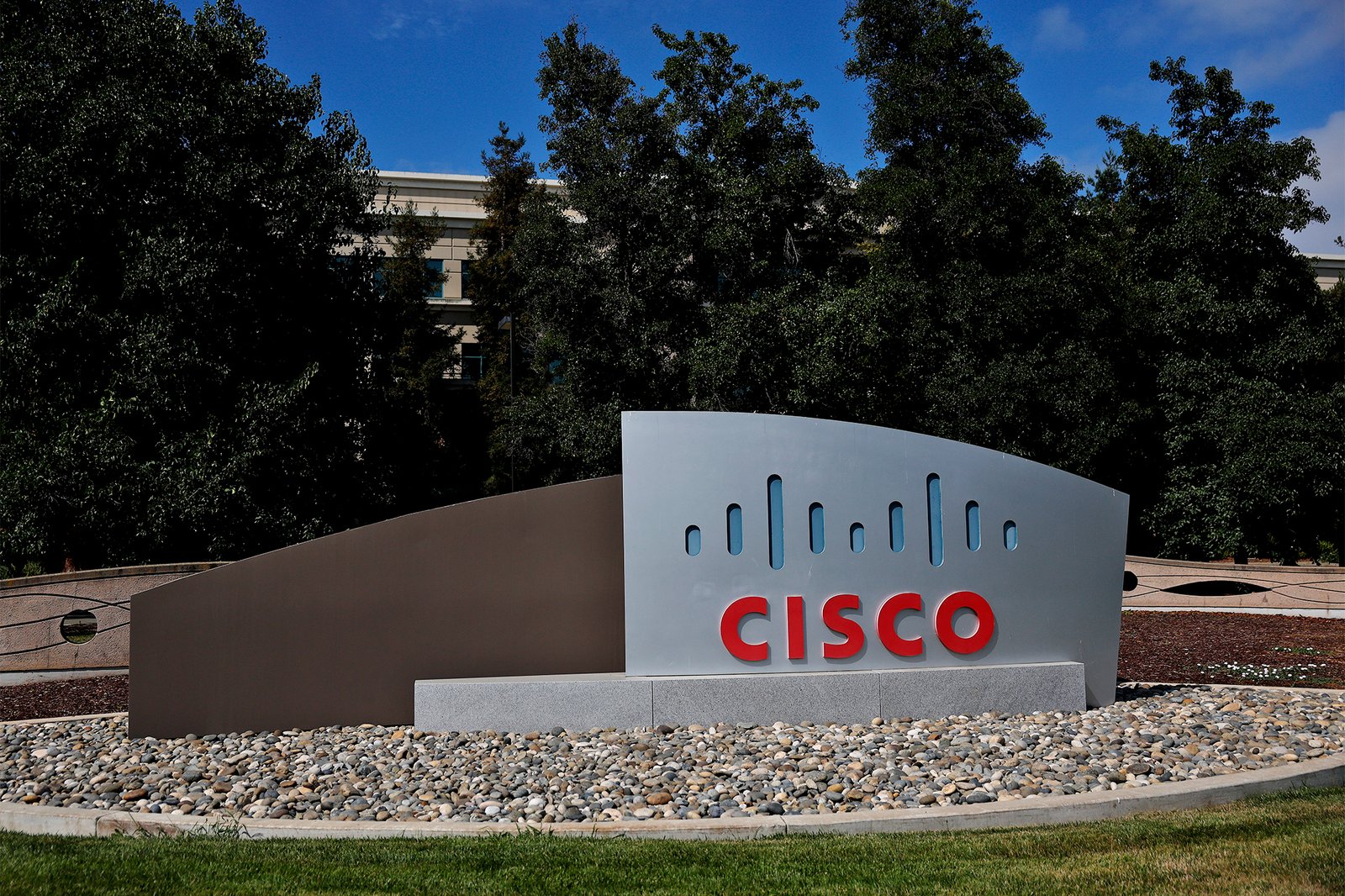 Bay Area tech titan announces layoffs just after strong revenue report
