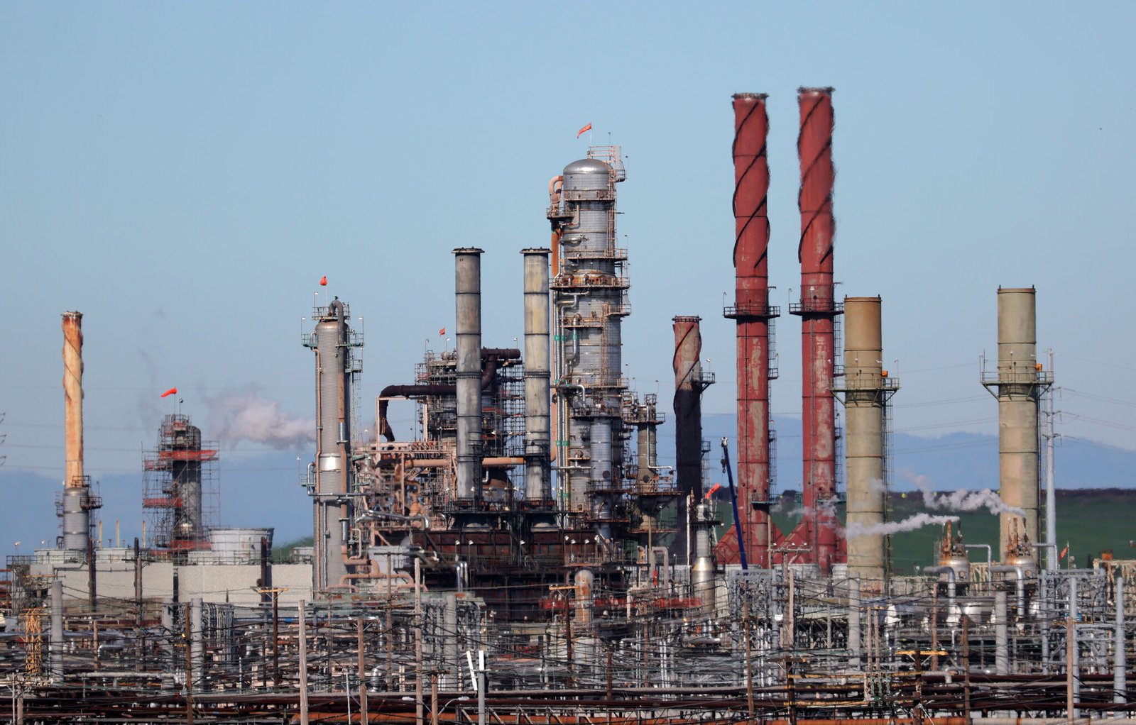 Chevron slashes 600 jobs at old Bay Area HQ, threatens more layoffs