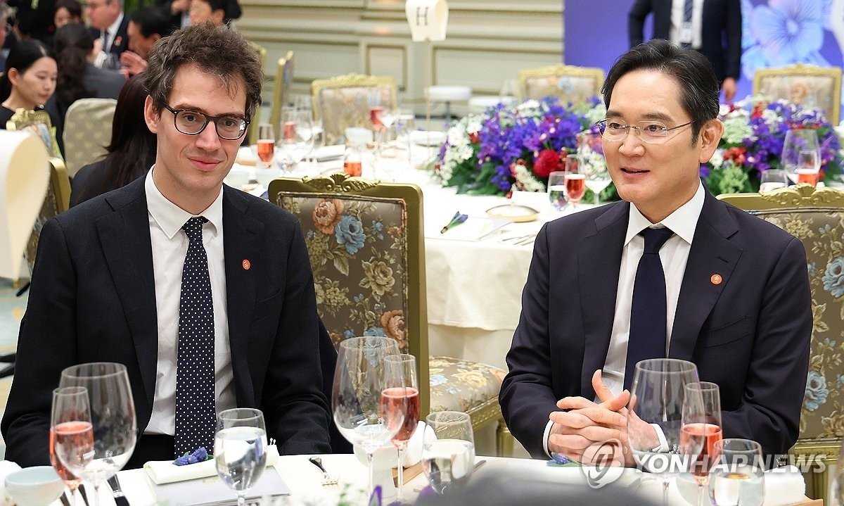 Samsung, Mistral AI discuss cooperation in AI memory sector